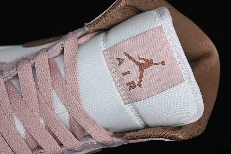 All categories Air Jordan Jordan series basketball shoes Air Jordan 1 Mid G version pure original Air Jordan 1 Mid AJ1 Joe 1 Khaki powder China basketball shoes BQ6472-620